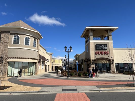 Charlotte Premium Outlets by null