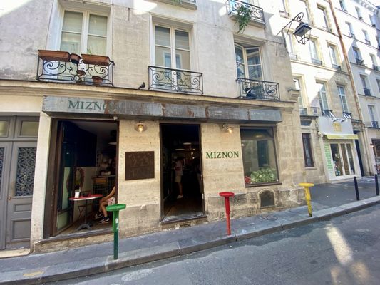 Miznon by null