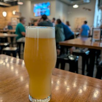 9 Mile Brewing - Lil Obsession Hazy Pale Ale - Brewpubs Near Me - Bloomington, Minnesota