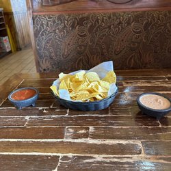 Guadalajara Mexican Restaurant - Bean dip & salsa