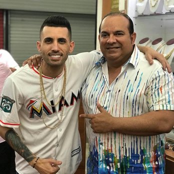 The Golden Corner - Lenier visitando la tienda! - Jewelry Near Me - Miami, Florida The Golden Corner - Lenier visitando la tienda! - Jewelry Near Me - Miami, Florida