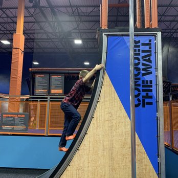 Sky Zone Trampoline Park - Trampoline Parks Near Me - Elmhurst, Illinois