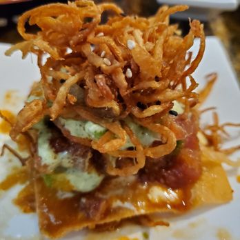 Odayaka - Yellowtail tuna tostadita - Marinated Yellowtail Tuna on top of crispy wonton & crispy onion. green sauce was cilantro lemon. So good! - Sushi Bars Near Me - La Paz, BCS Odayaka - Yellowtail tuna tostadita - Marinated Yellowtail Tuna on top of crispy wonton & crispy onion. green sauce was cilantro lemon. So good! - Sushi Bars Near Me - La Paz, BCS