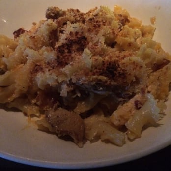 Yard House - Mac and cheese with chicken and truffle oil - New American Near Me - Denver, Colorado