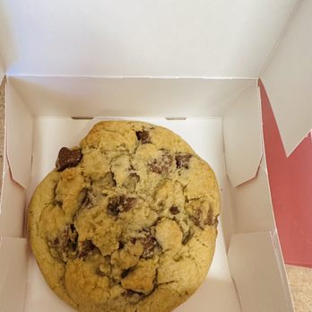 Crumbl - The Landings - Chocolate Chip - Bakeries Near Me - Tucson, Arizona Crumbl - The Landings - Chocolate Chip - Bakeries Near Me - Tucson, Arizona