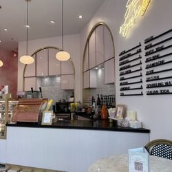 Kendra Scott - Coffee shop inside