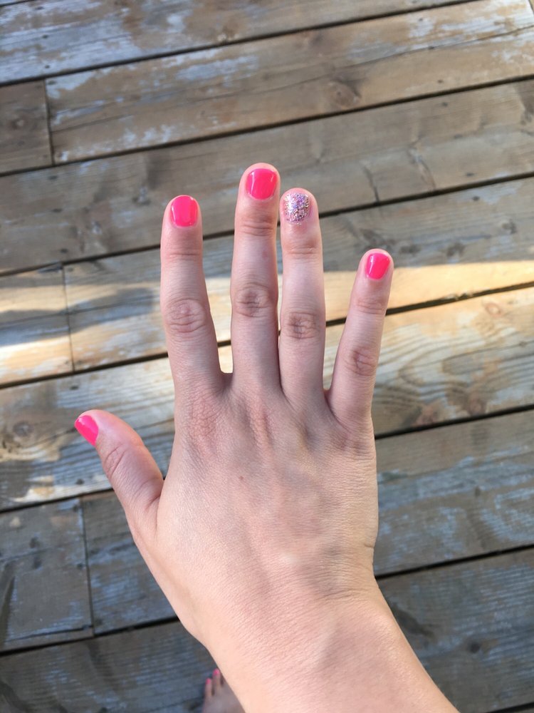 Grand Nails & Spa Logo