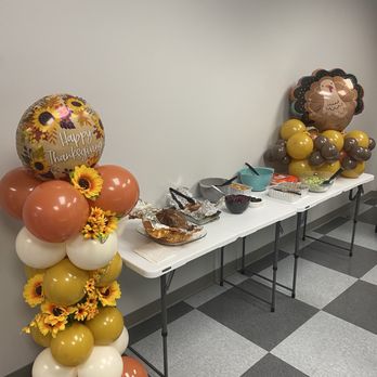 JLuxe Balloons - ballon column and bouquet - Balloon Services Near Me