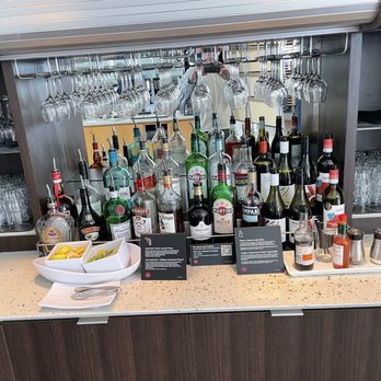 Air Canada Maple Leaf Lounge - Airport Lounges Near Me - Richmond, British Columbia Air Canada Maple Leaf Lounge - Airport Lounges Near Me - Richmond, British Columbia