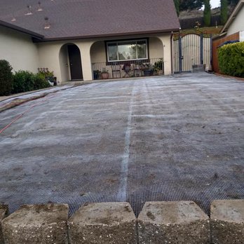 Jose Luis Mata Landscaping - a driveway being laid - Landscaping Near Me Jose Luis Mata Landscaping - a driveway being laid - Landscaping Near Me
