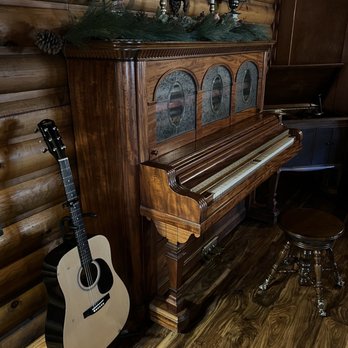 Gold Mountain Manor - Real piano and guitar - Hotels Near Me - Big Bear City, California Gold Mountain Manor - Real piano and guitar - Hotels Near Me - Big Bear City, California