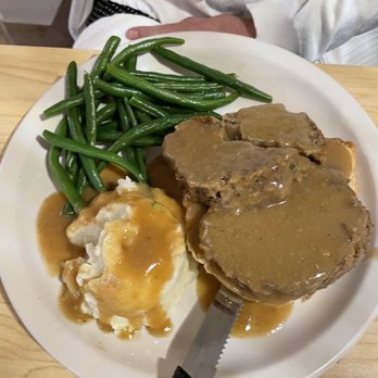 Luis's Garden Grill - Meatloaf, mashed potatoes and green beans - American Near Me - Tampa, Florida