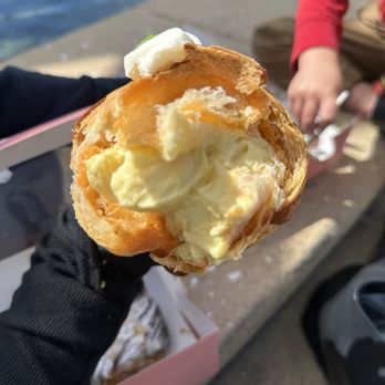 Paris En Rose - Mango croissant - Cafes Near Me - Del Mar, California Paris En Rose - Mango croissant - Cafes Near Me - Del Mar, California