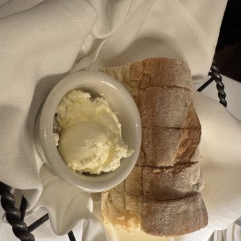Carmine's Rosemont - Bread basket - Italian Near Me - Rosemont, Illinois