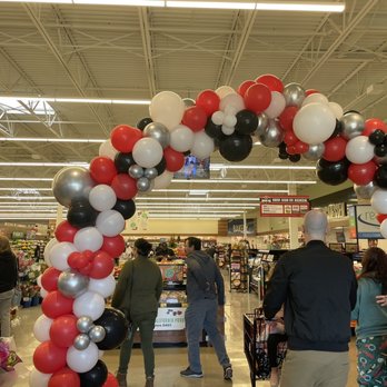 Safeway - a crowd of people in a store - Grocery Near Me - Mountain House, California Safeway - a crowd of people in a store - Grocery Near Me - Mountain House, California