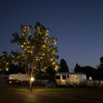 The Vintages Trailer Resort - Pretty under the twinkle lights - Resorts Near Me - Dayton, Oregon
