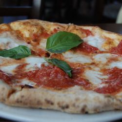 Flat Earth Pizza - GLUTEN FREE MARGHERITA PIZZA