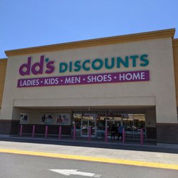 dd’s DISCOUNTS - Store front.