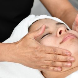 Beauty Barn and Wellness - Teenage facial