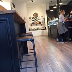 Bears and Raccoons - Grand espace vide et vue sur le comptoir
