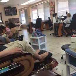 I love this nail salon. I love this nail salon.