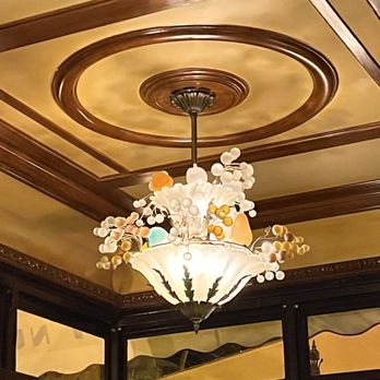 Au Pied de Cochon - Really near chandelier - Seafood Near Me - Paris, 75 Au Pied de Cochon - Really near chandelier - Seafood Near Me - Paris, 75