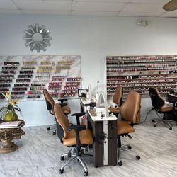 Diva Nails - Nail shop stations