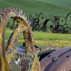Artisans At the Dahmen Barn - Wheel fence at the Dahmen Barn