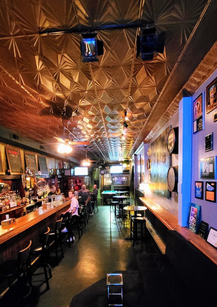 The Famous Bar, St. Louis Roadtrippers