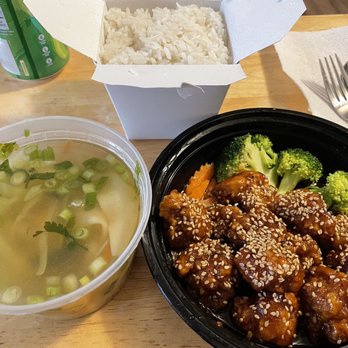 Asian Joint - Thai Chinese Cuisine - Wonton soup and Sesame Chicken - Chinese Near Me - Fairfax, Virginia