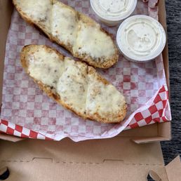 Garlic bread with cheese, fluffy, and crispy with excellent garlic flavor Garlic bread with cheese, fluffy, and crispy with excellent garlic flavor