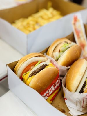 In-N-Out Burger by null