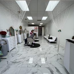 Beautiful, clean salon