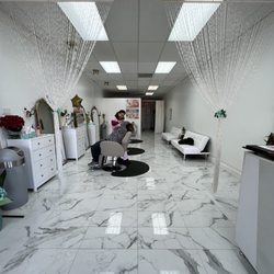 Kriti Eyebrows Threading - Beautiful, clean salon