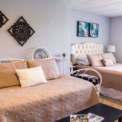 Mountain Meadows Bed and Breakfast - Spacious Meadow room.