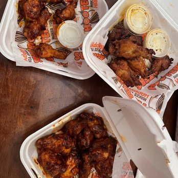 Hooters - Smoked Daytona Beach Style Wings - Sports Bars Near Me - Gretna, Louisiana Hooters - Smoked Daytona Beach Style Wings - Sports Bars Near Me - Gretna, Louisiana