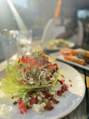 Howell's Kitchen and Bar by null