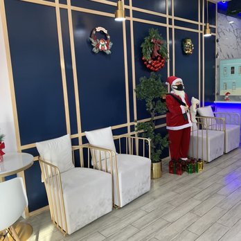 Feng Cha Teahouse - Christmas ambiance - Bubble Tea Near Me - Costa Mesa, California