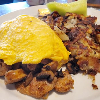 Metro Cafe - Customized omelette (swiss, mushroom, sausage) - New American Near Me - Culver City, California Metro Cafe - Customized omelette (swiss, mushroom, sausage) - New American Near Me - Culver City, California