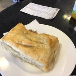 Bule Bar Café - Folhado de presunto e queijo, R$ 9