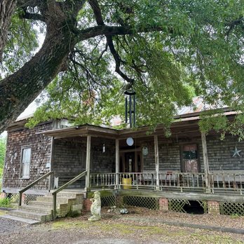 Sweatman's BBQ - Front porch - Barbeque Near Me - Holly Hill, South Carolina