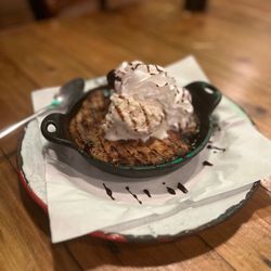 Old County Inn - Skillet cookie
