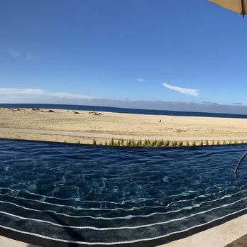 Nobu - Infinity pool facing ocean - Hotels Near Me - Cabo San Lucas, BCS