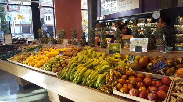 MOM's Organic Market by null