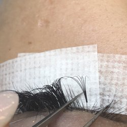 Lashes By Wendy - 3 week old fill!! That fan grew almost half way up the clients lash.