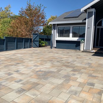 Castle Interlocking Pavers - Front yard paver installation - Masonry/Concrete Near Me