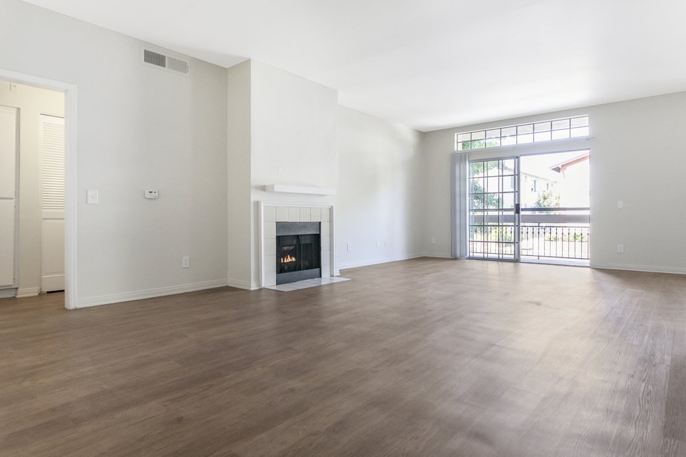 WESTSIDE ON BARRY APARTMENTS Updated September 2024 10 Photos