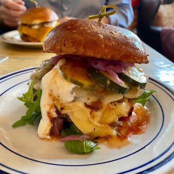 Duke's Grocery - Proper Burger - Pubs Near Me - Washington, DC, District of Columbia
