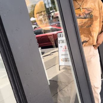 STUDS SoCo - The manager that took my $$$, and then told me to wait outside like I was trash - Piercing Near Me - Austin, Texas