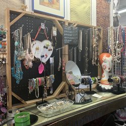 UGLY'S Closet